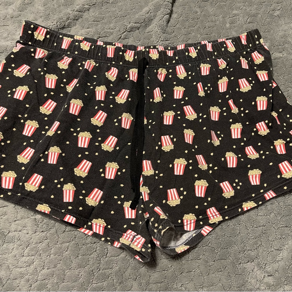 Bobbie Brooks Faded Black Popcorn Shorts. Size 2X
Hip To Hip 19
Top To Bottom 14